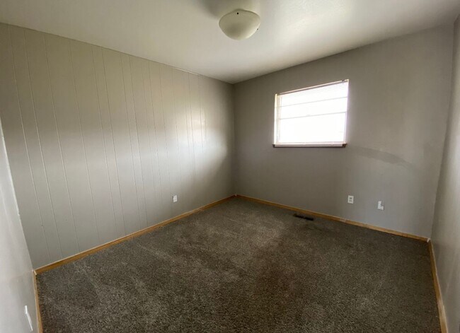 Building Photo - Beautiful Home- The Only thing Missing Is You!
