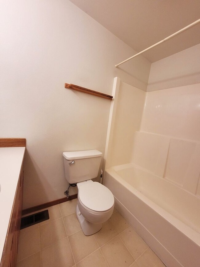 Building Photo - Charming Split-level 4 Bedroom Home - E Mc...
