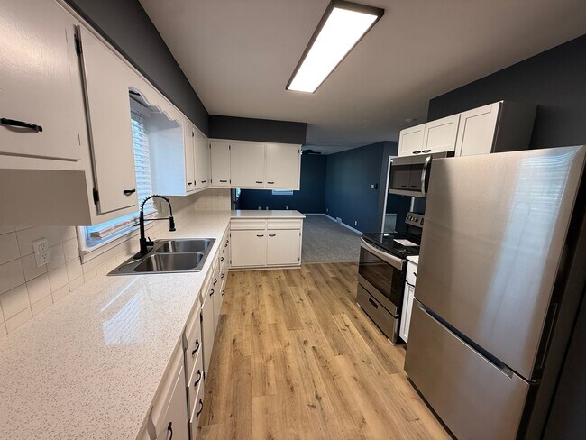 Building Photo - Charming 2-Bed/2-Bath Ranch with Garage — Rent-to-Buy Opportunity in Fremont, NE!