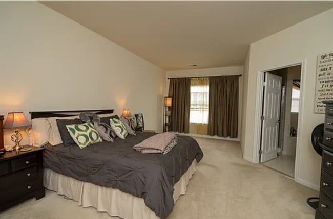 Building Photo - 23503 Forest Haven Way