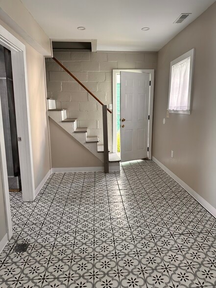 Entry Area - 1111 Garfield St
