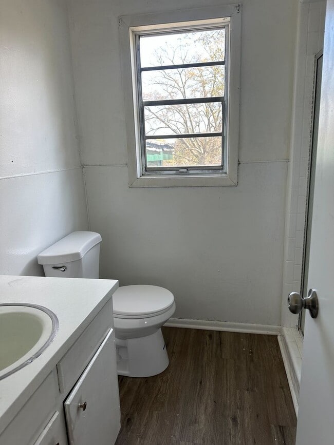 Building Photo - Classic Charm Meets Modern Comfort – 3BR/2BA Home