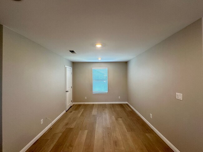 Building Photo - 4283 Tarim St