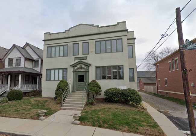 Building Photo - 919 Broadway St