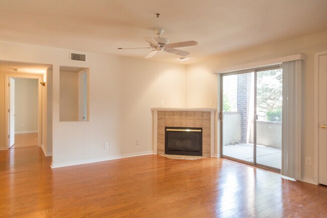 Building Photo - Conveniently Located Modern Two Bedroom Condo For Rent in Westwood Condominiums