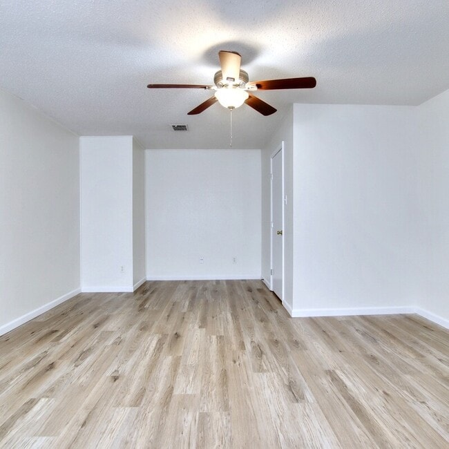 Building Photo - 8751 Gray Fox Ct