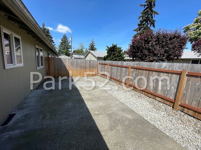 Building Photo - 4318 S Alder St