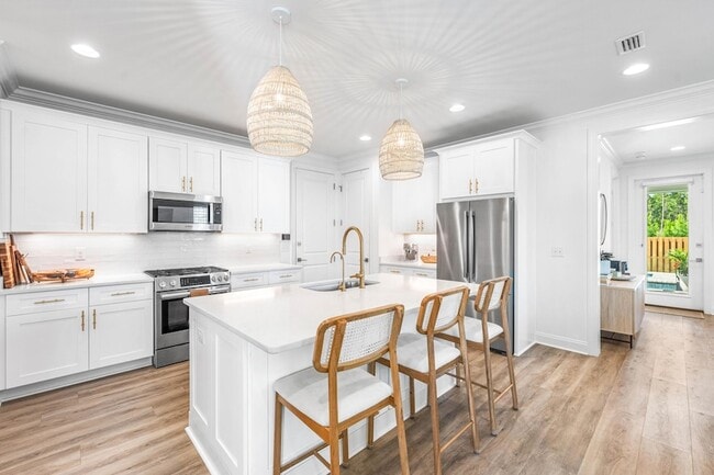 Building Photo - 229 Windrow Way