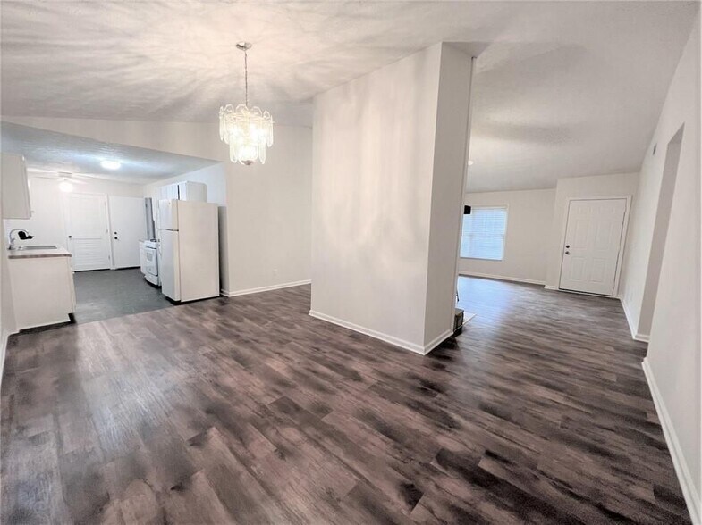 Building Photo - 60 Jesica Way