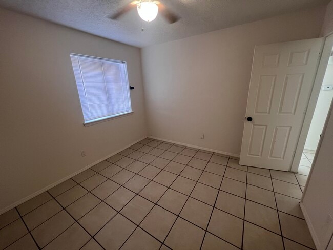 Building Photo - 1005 Dickerson Dr SE