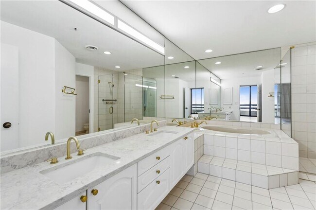 Building Photo - 2660 Peachtree Rd NW