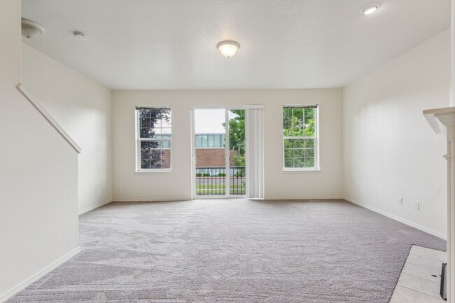 Building Photo - $500 off the first month's rent with a lea...