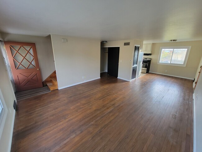 Building Photo - 444 N Henninger St