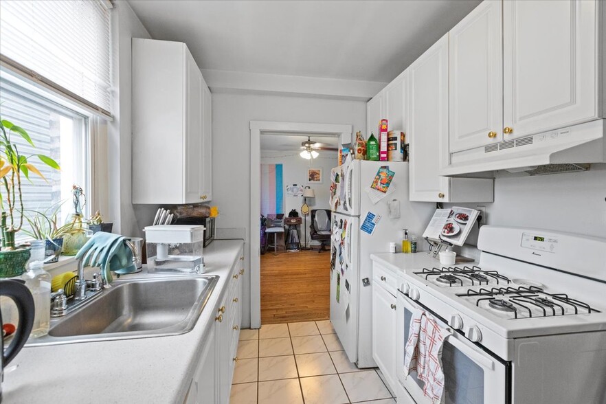 Primary Photo - 6418 N Newgard Ave