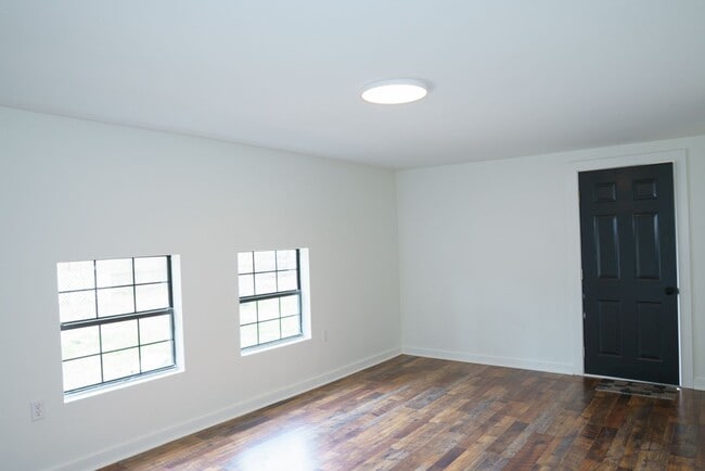 Building Photo - 3BR Home in Shell Point – Sunroom | Garage | Prime Location