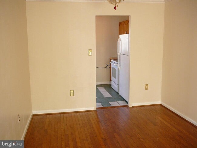 Building Photo - 39 Wayside Ct