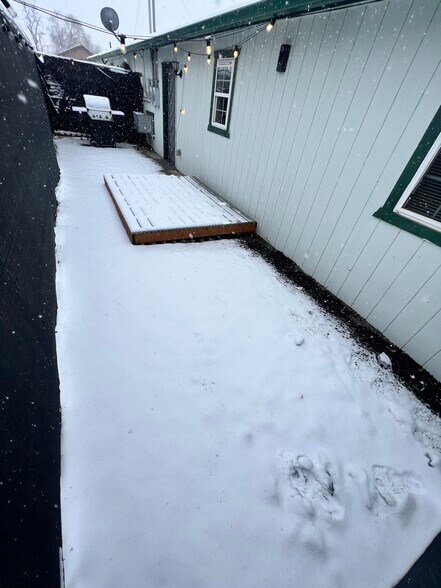 Building Photo - 33 E Lacrosse Ave