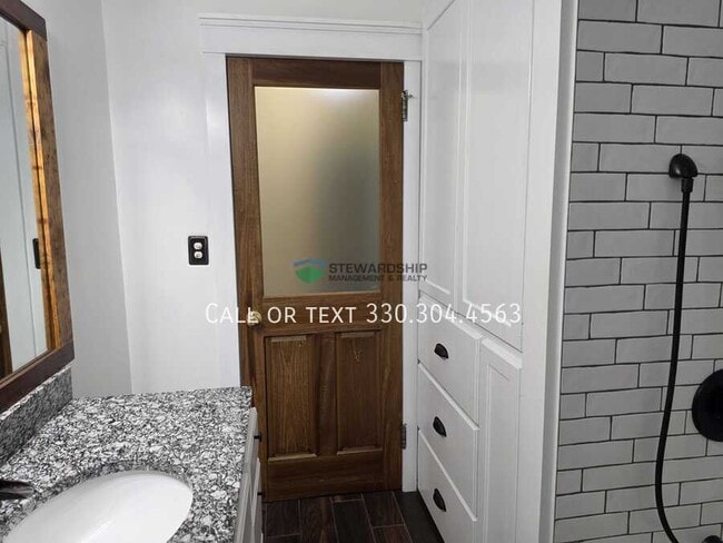 Building Photo - 1040 Stuart St NW