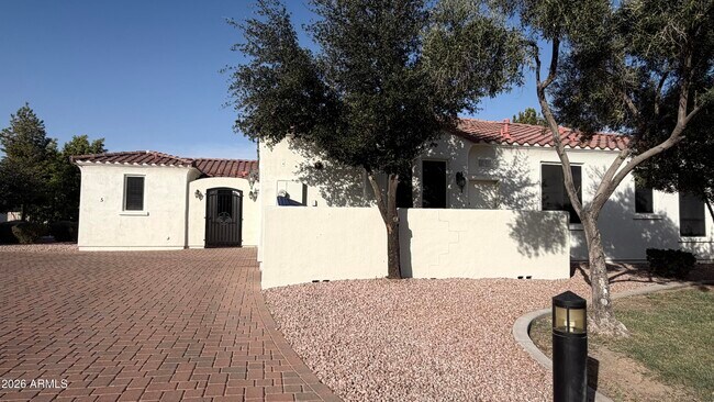 Building Photo - 1777 W Ocotillo Rd