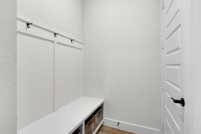 Building Photo - 378 Carpenter Hill Dr