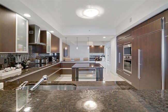 Building Photo - 2711 S Ocean Dr