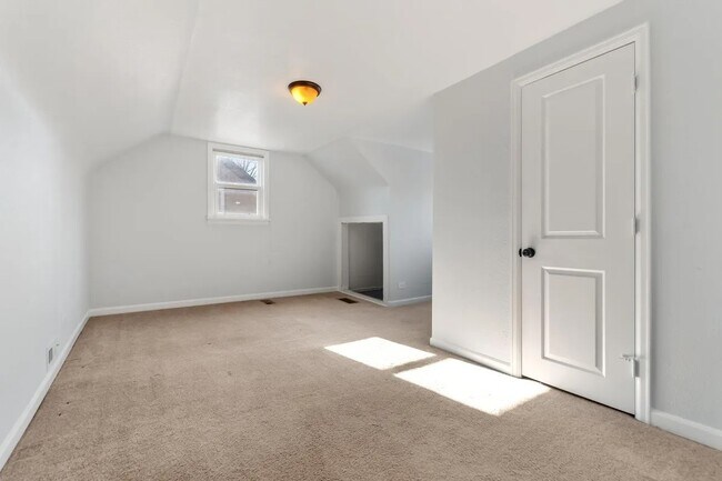 Building Photo - Beautiful home for rent near Sloan's Lake!
