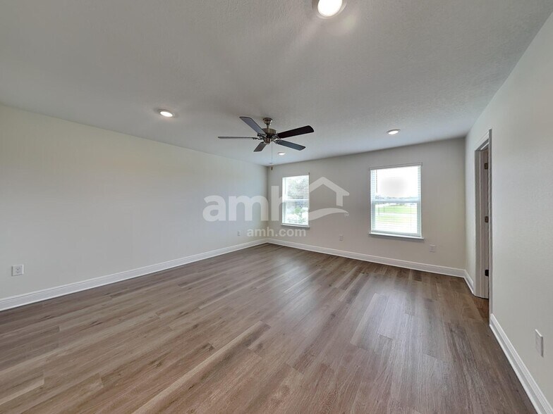 Building Photo - 5949 Pinewood Ests Dr