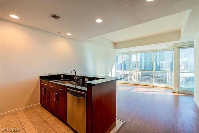Building Photo - 4525 Dean Martin Dr
