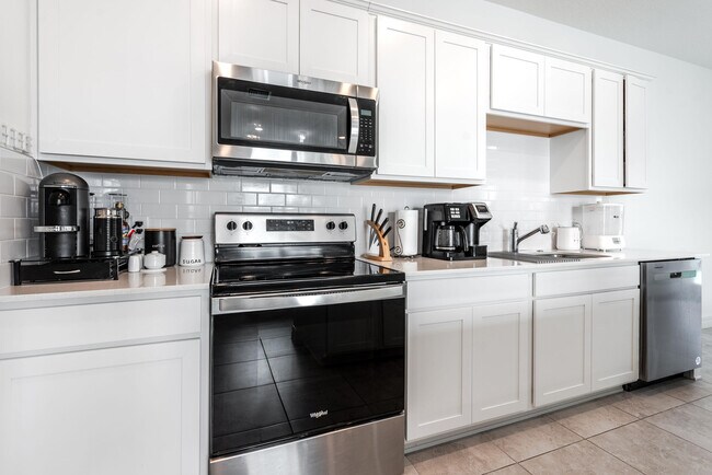 Building Photo - 6082 Carre Wy