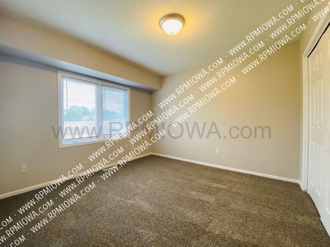 Building Photo - 145 Christie Ln