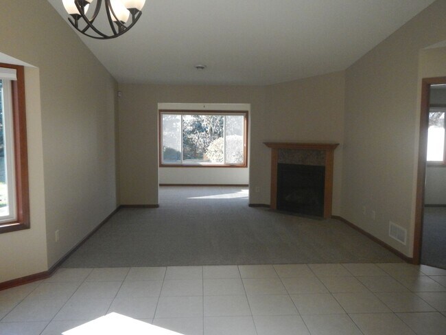 Building Photo - Nice 2 Bedroom 2 Bathroom Twinhome in Somerset