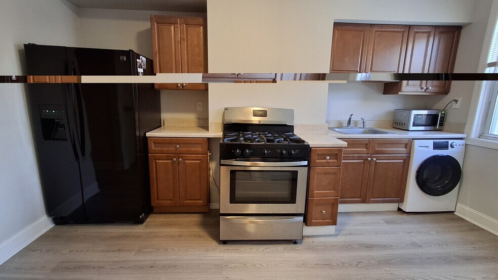 Kitchen - 404 Madison St