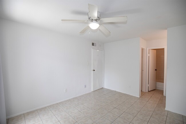 Building Photo - 18511 Egret Bay Blvd