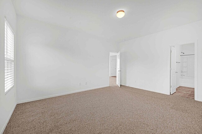 Building Photo - 112 Davenport Dr