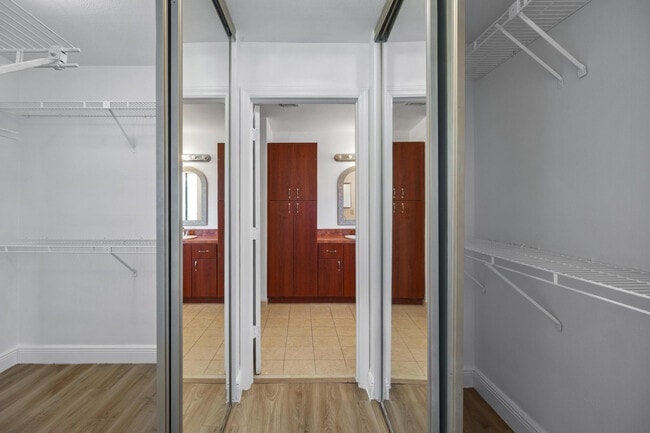 Building Photo - 2925 Azalea Dr