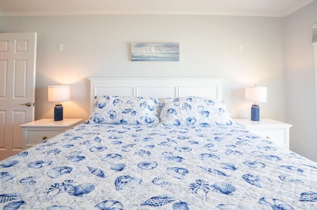 Building Photo - Ocean Dunes 1401 @ 1401 Sand Dollar Ct