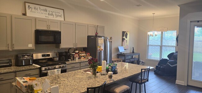 Building Photo - Waterford Bend Subdivision (3 Bedroom 2 Bathroom)