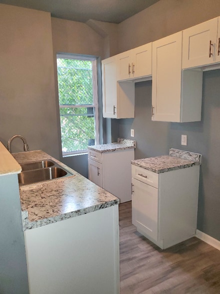 Building Photo - 1049 Brantley Ave