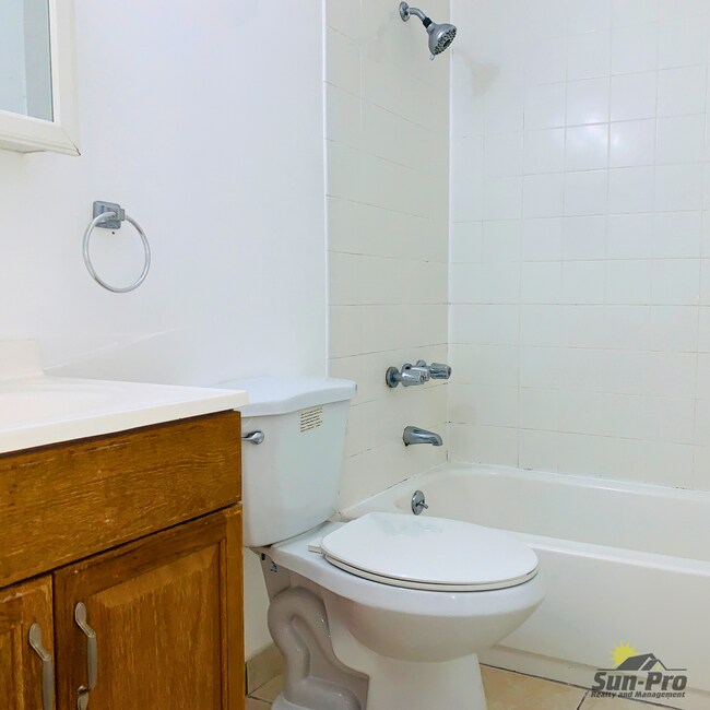 Building Photo - 1965 Nelson Ave