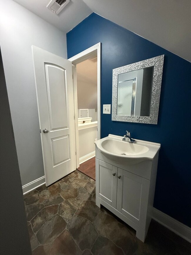 Building Photo - 3704 Warwick Pl