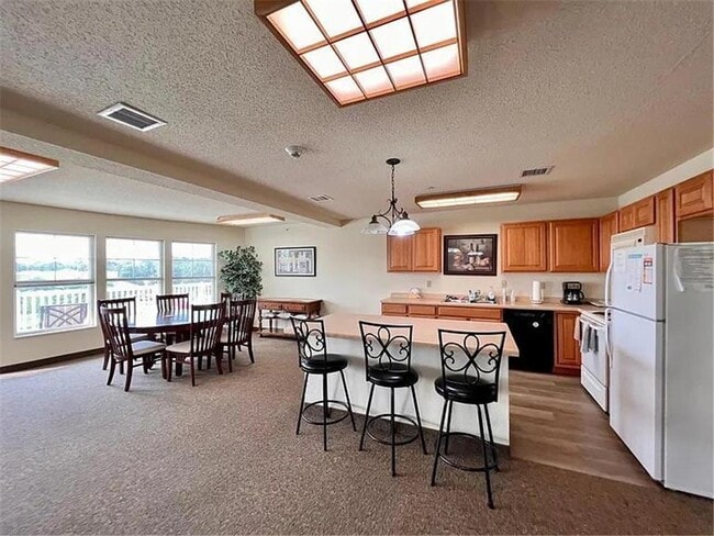 Building Photo - 901 Dominion Dr