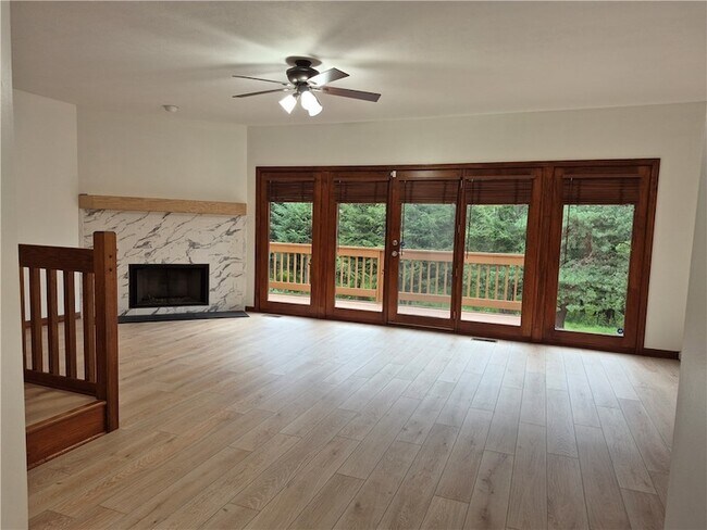 Building Photo - 1589 Stone Mansion Dr