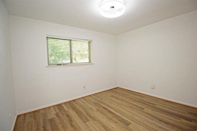 Building Photo - 1503 Cedar Cove St