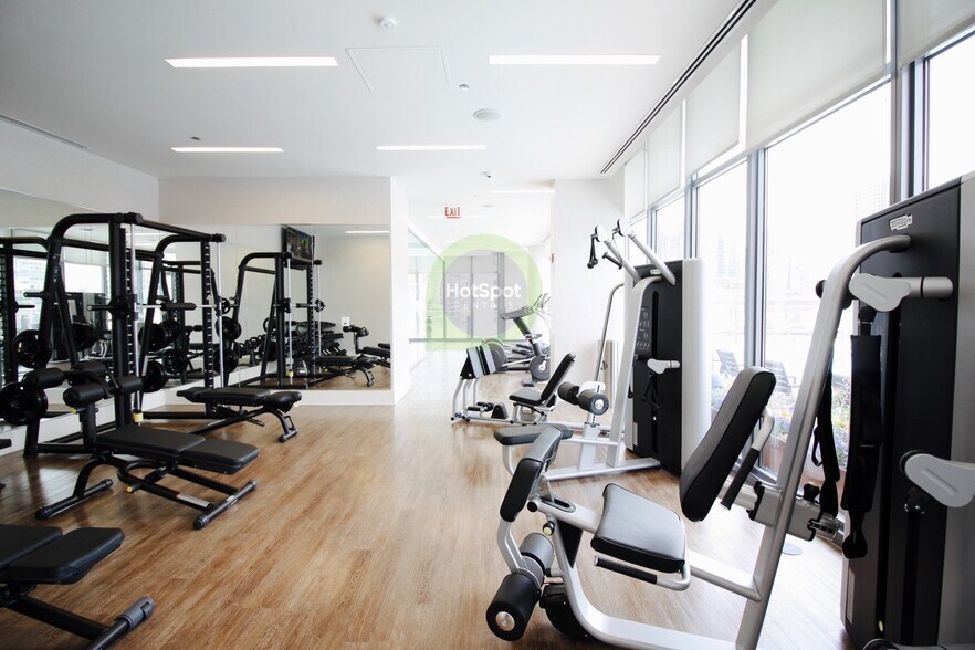 Building Photo - 328 W Chestnut St