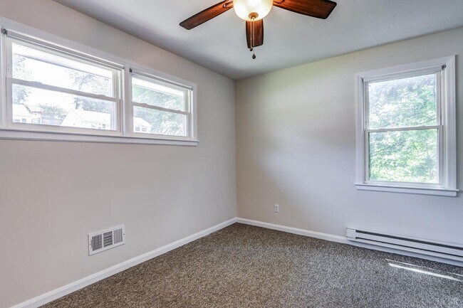 Building Photo - 4605 Greenwood Dr