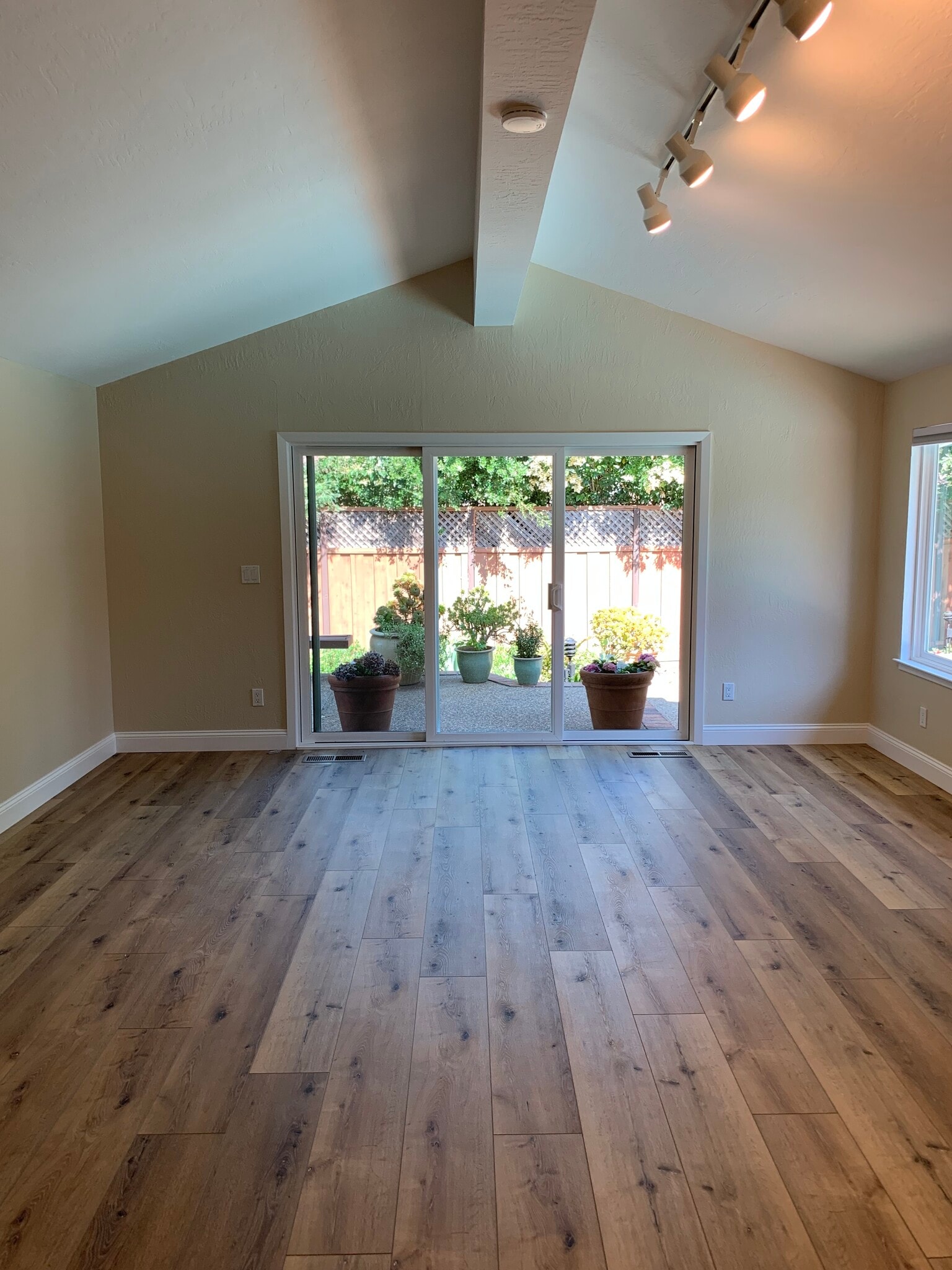 Building Photo - 1819 Yolanda Cir