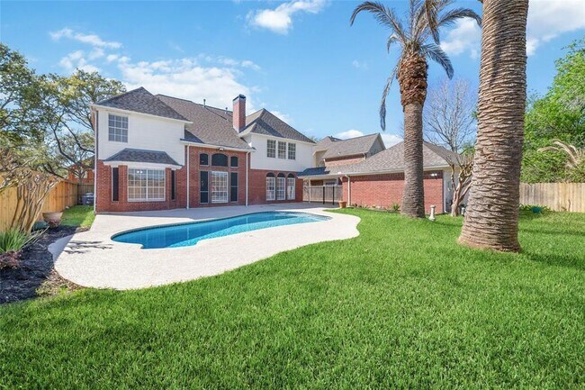 Building Photo - 2719 Oakland Dr