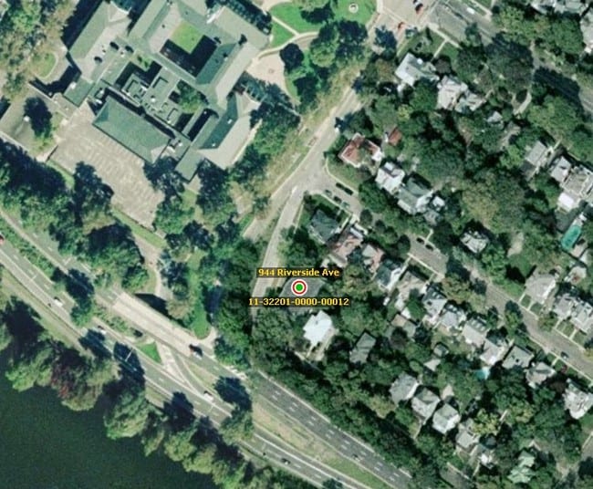 Primary Photo - 944 Riverside Ave