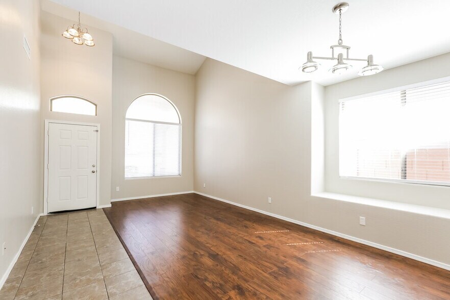 Building Photo - 9913 E Emelita Ave