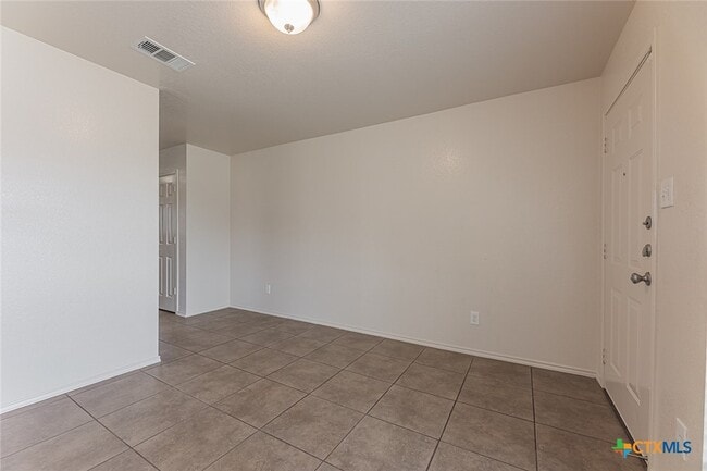 Building Photo - 2406 Waterfall Dr